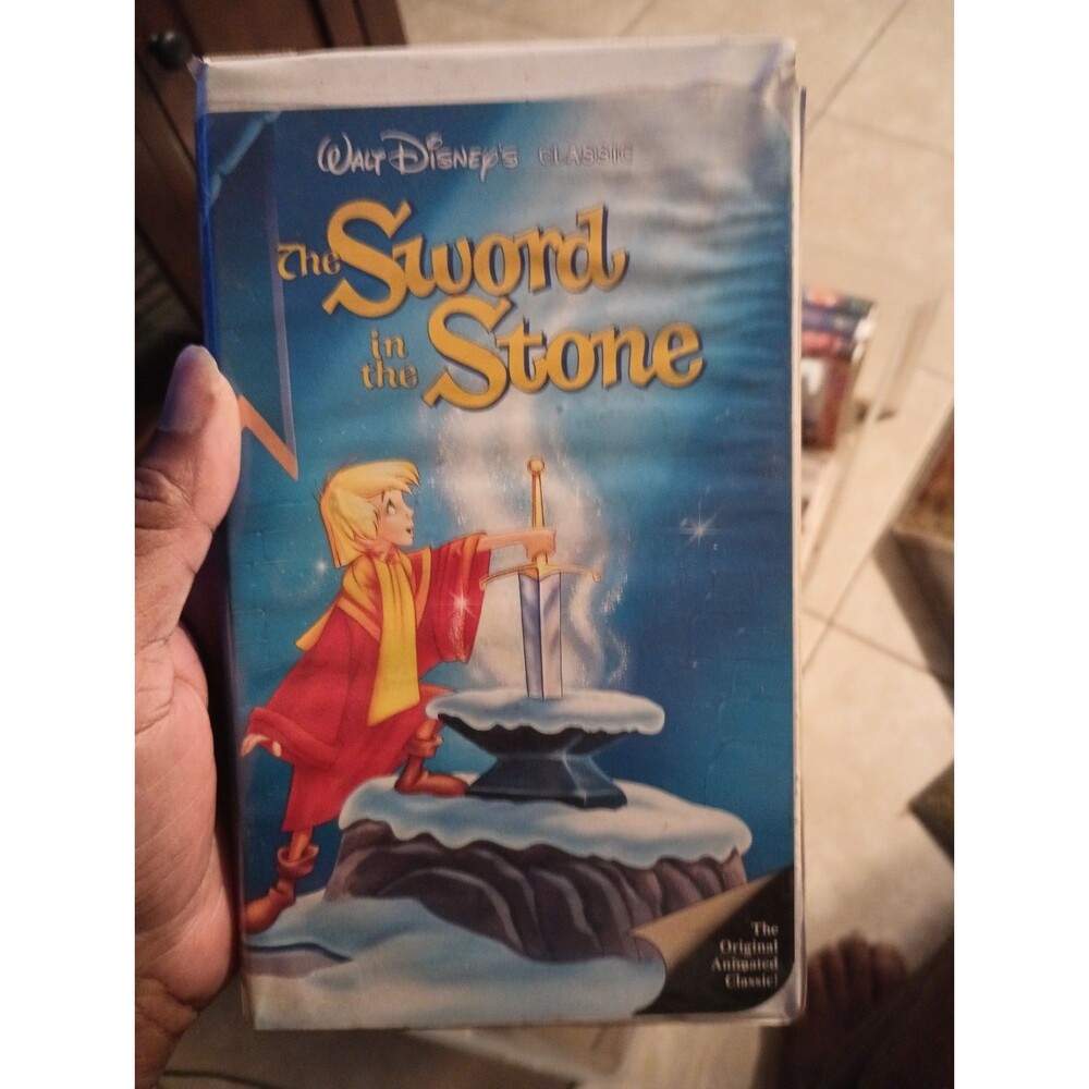 Walt Disney The Sword And The Stone VHS Black Diamond Clamshell